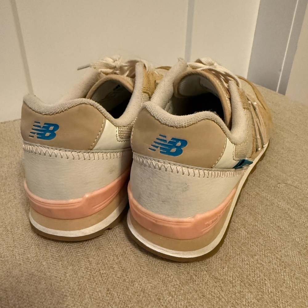 New Balance Women’s 574 - Picture 2 of 3